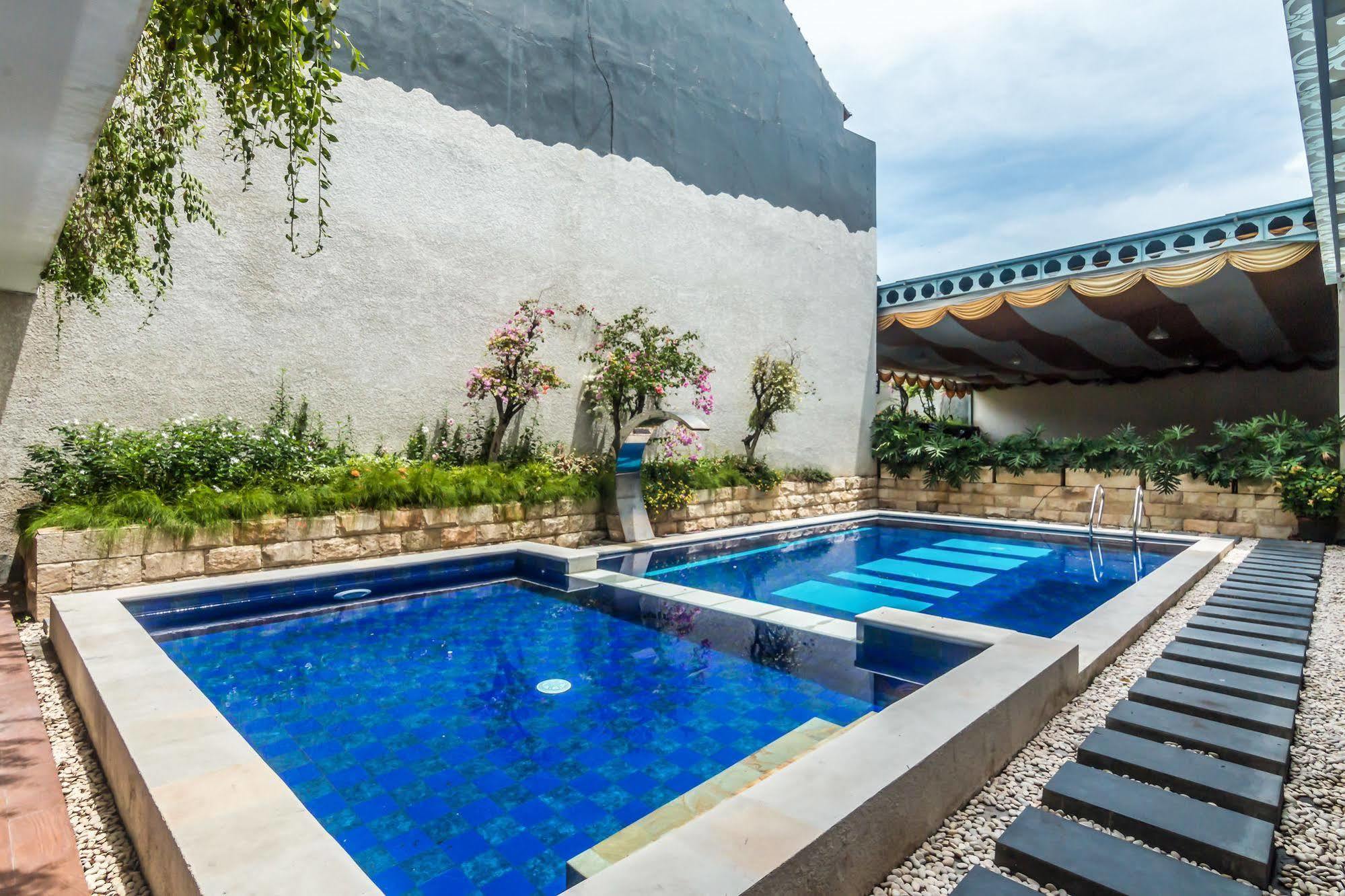 Zen Rooms Denpasar Marlboro Exterior foto